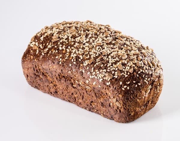 Kit pour la confection de pains aux céréales et graines, riche en protéines, fibres et acides gras oméga-3. Teneur réduite en glucides.