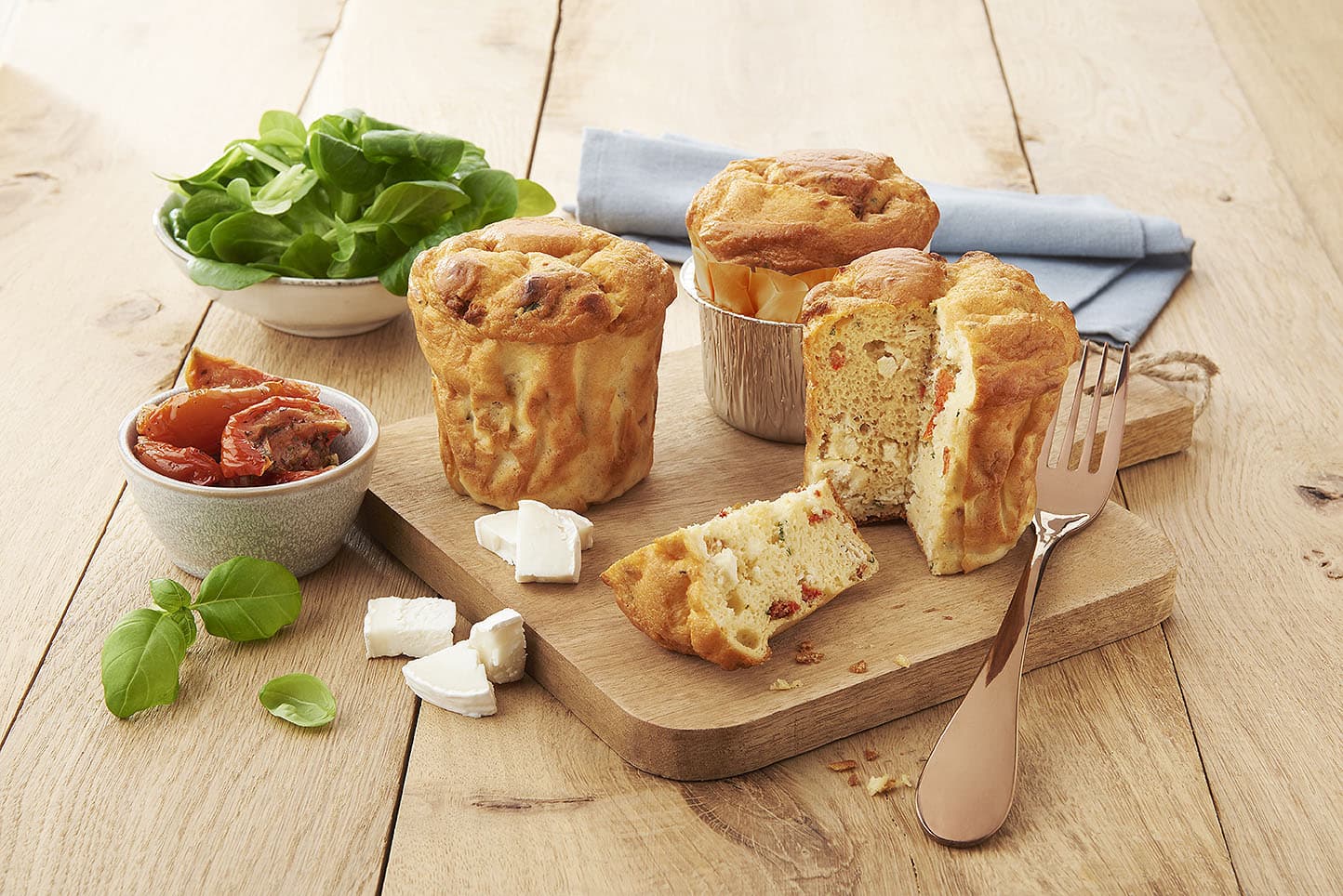 Soufflé au chèvre, tomate et basilic